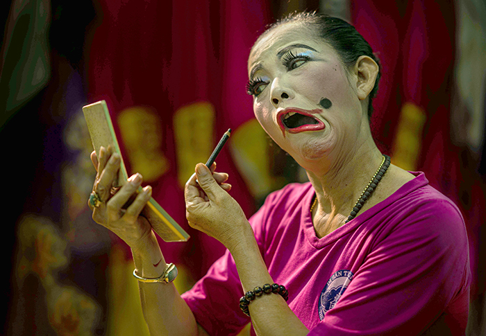 The actress plays the Tuồng character. Photo: Le Tan Thanh